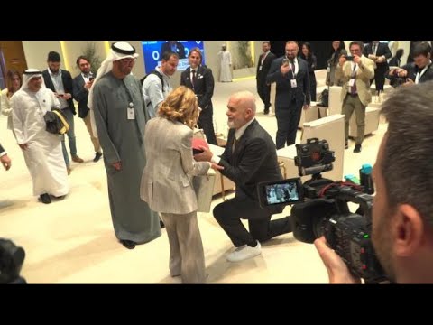 Il compleanno di Giorgia Meloni ad Abu Dhabi, il regalo di Edi Rama Il compleanno di Giorgia Meloni ad Abu Dhabi, il regalo di Edi Rama