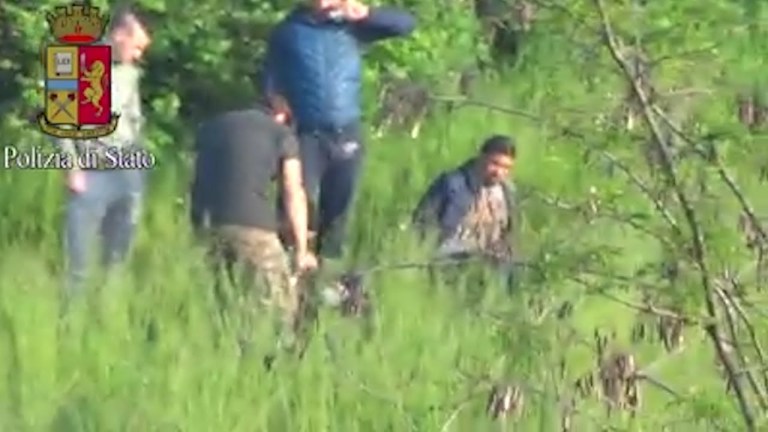 Spaccio di cocaina a Milano, il video dell’inseguimento dei pusher Spaccio di cocaina a Milano, il video dell’inseguimento dei pusher