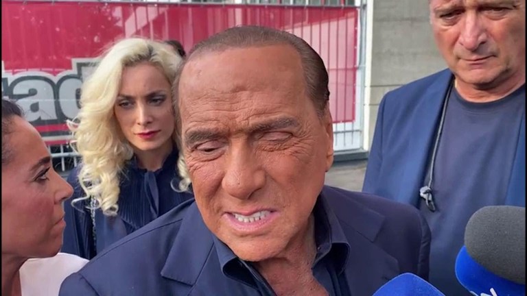 Berlusconi: “Forza Italia partito trainante della coalizione. Calenda? Parliamo di cose serie” Berlusconi: “Forza Italia partito trainante della coalizione. Calenda? Parliamo di cose serie”
