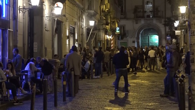 Movida, imprenditori by night contro ordinanza del comune di Napoli Movida, imprenditori by night contro ordinanza del comune di Napoli