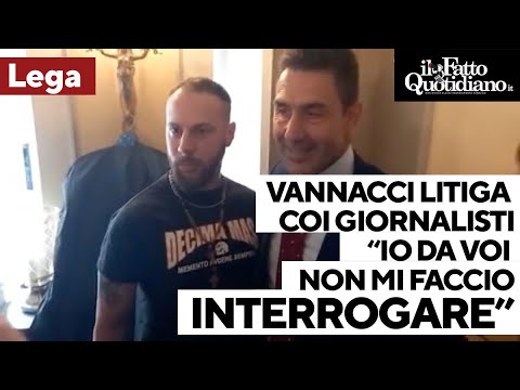 Vannacci litiga coi giornalisti: “Non mi faccio interrogare da voi” Vannacci litiga coi giornalisti: “Non mi faccio interrogare da voi”
