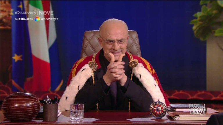 Crozza De Luca: “In Veneto fanno i raggi x, noi invece dobbiamo mettere la gente in controluce” Crozza De Luca: “In Veneto fanno i raggi x, noi invece dobbiamo mettere la gente in controluce”