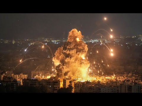 Bombe israeliane sulla Striscia di Gaza e Beirut, almeno 11 feriti ad Haifa per i razzi di Hezbollah Bombe israeliane sulla Striscia di Gaza e Beirut, almeno 11 feriti ad Haifa per i razzi di Hezbollah