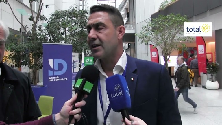 Roberto Vannacci debutta al Parlamento europeo: priorità, incontri e identità Roberto Vannacci debutta al Parlamento europeo: priorità, incontri e identità