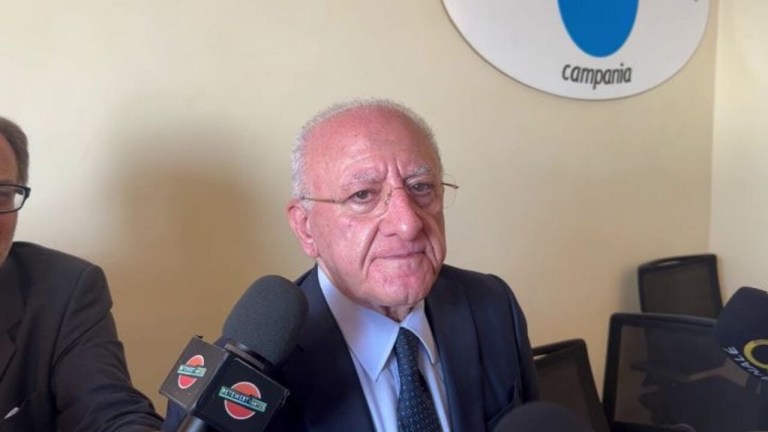 Campania, De Luca “Sostegno a editori ma rispetto dignità giornalisti” Campania, De Luca “Sostegno a editori ma rispetto dignità giornalisti”