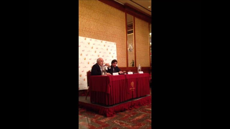 Il manager di Crozza alla conferenza stampa di Cairo Il manager di Crozza alla conferenza stampa di Cairo