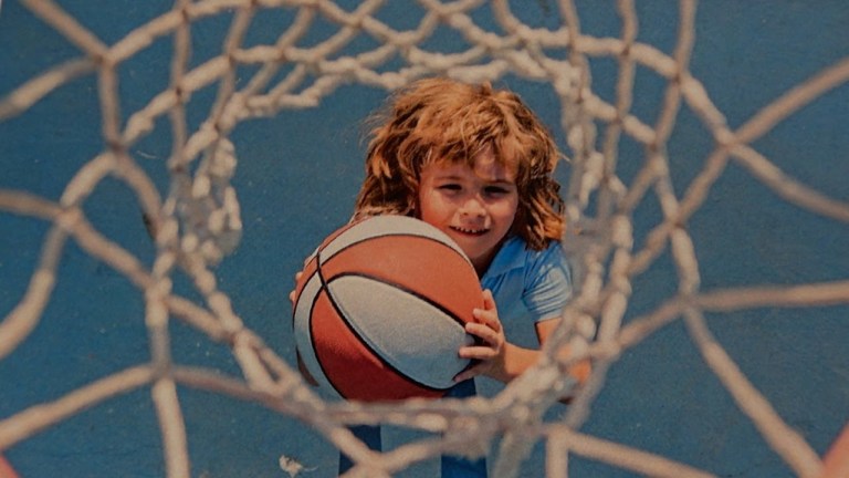 Un canestro di sorrisi, il progetto sociale del Napoli Basket Un canestro di sorrisi, il progetto sociale del Napoli Basket