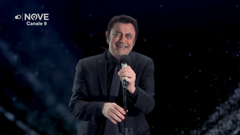 Esilarante: Crozza imita Tiziano Ferro e il suo “tanto cuore” a Sanremo Esilarante: Crozza imita Tiziano Ferro e il suo “tanto cuore” a Sanremo