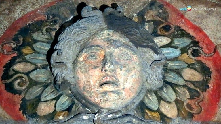 Napoli greca: il magnifico ipogeo dei Cristallini Napoli greca: il magnifico ipogeo dei Cristallini