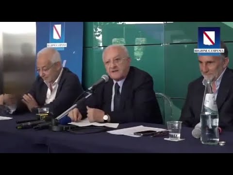 De Luca canzona Sangiuliano: «Speriamo che a Napoli venga qualcuno seguendo il tracciato di Galilei» De Luca canzona Sangiuliano: «Speriamo che a Napoli venga qualcuno seguendo il tracciato di Galilei»