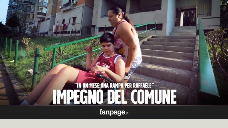 Bambino disabile prigioniero delle barriere architettoniche, il Comune di Napoli si impegna Bambino disabile prigioniero delle barriere architettoniche, il Comune di Napoli si impegna