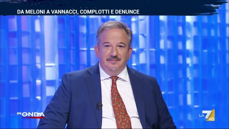Vannacci querela Bersani, Bindi: “Denuncia anche me se dico fascista?” Vannacci querela Bersani, Bindi: “Denuncia anche me se dico fascista?”