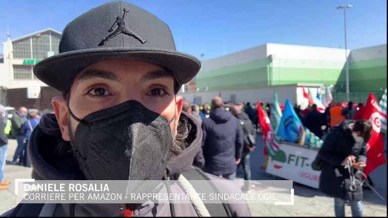 Sciopero Amazon, il corriere: “Sei minuti a consegna, mangiare è un miraggio” Sciopero Amazon, il corriere: “Sei minuti a consegna, mangiare è un miraggio”