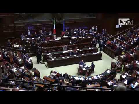 Rosatellum bis, Finocchiaro pone la fiducia tra le urla: “Vergogna, vergogna” Rosatellum bis, Finocchiaro pone la fiducia tra le urla: “Vergogna, vergogna”