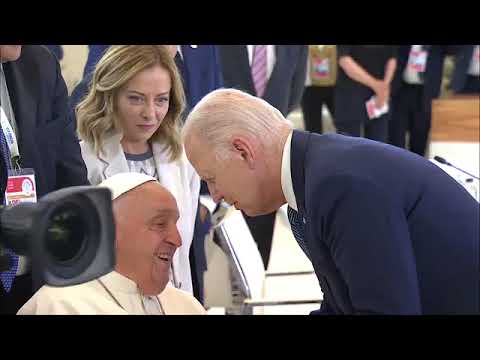 GIORGIA MELONI INTRODUCE PAPA FRANCESCO AL G7 IN PUGLIA GIORGIA MELONI INTRODUCE PAPA FRANCESCO AL G7 IN PUGLIA
