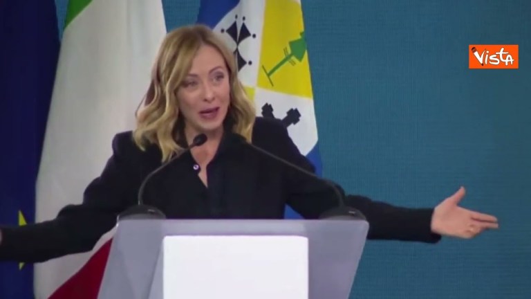 Giorgia Meloni a De Luca: “Invece di fare manifestazioni si metta a lavorare” Giorgia Meloni a De Luca: “Invece di fare manifestazioni si metta a lavorare”