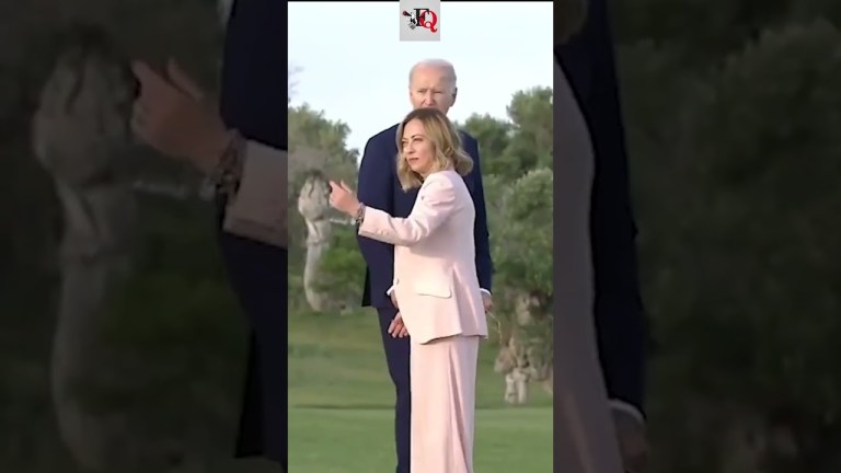 #BIDEN VAGA PER IL PRATO AL #G7, LA REAZIONE DI #MELONI #news #shorts #BIDEN VAGA PER IL PRATO AL #G7, LA REAZIONE DI #MELONI #news #shorts