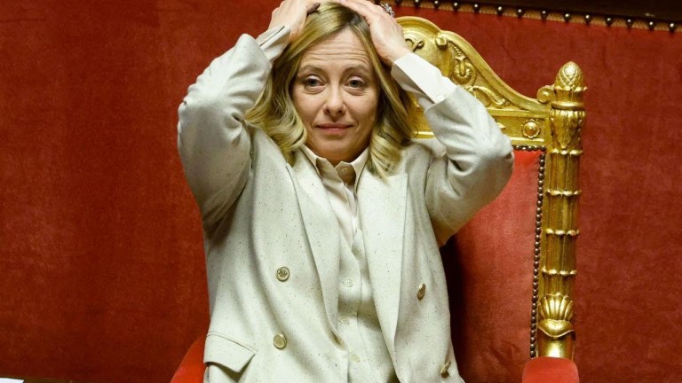 Dalla rissa con RENZI alla rispostaccia a MONTI: MELONI furente al Senato, gli scontri clou Dalla rissa con RENZI alla rispostaccia a MONTI: MELONI furente al Senato, gli scontri clou
