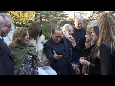 Pranzo di Natale di Berlusconi con i vertici di Forza Italia, il video Pranzo di Natale di Berlusconi con i vertici di Forza Italia, il video