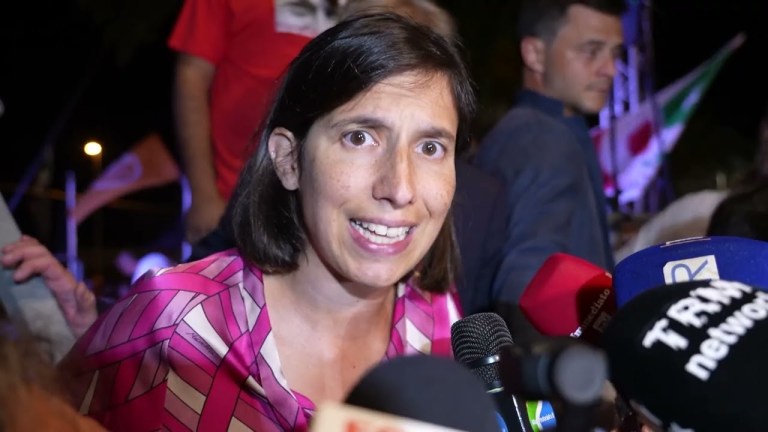 Schlein attacca Meloni sul caso Sangiuliano: “Non è governo ma una saga di Beautiful” Schlein attacca Meloni sul caso Sangiuliano: “Non è governo ma una saga di Beautiful”