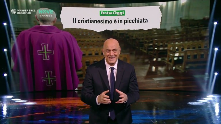 Maurizio Crozza sulla crisi della Chiesa “Ormai nessuno più fa il seminario” Maurizio Crozza sulla crisi della Chiesa “Ormai nessuno più fa il seminario”