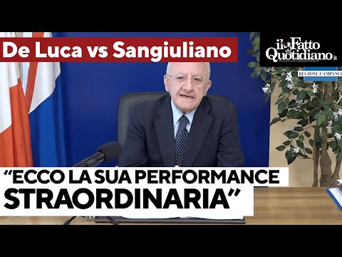 L’ironia di De Luca sul “ministro delle cerimonie” Sangiuliano: “Invitatelo e feste e battesimi” L’ironia di De Luca sul “ministro delle cerimonie” Sangiuliano: “Invitatelo e feste e battesimi”