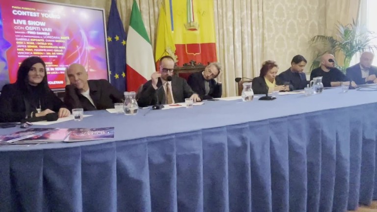 Capodanno a Napoli: 4 giorni di musica, dedicata a Pino Daniele Capodanno a Napoli: 4 giorni di musica, dedicata a Pino Daniele