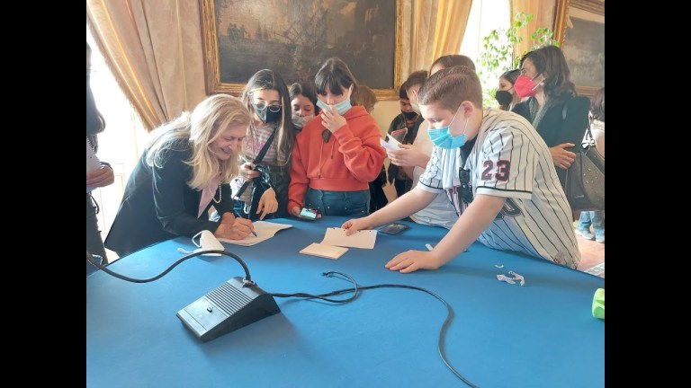 Il Comune di Napoli apre alle scuole: «Vogliamo ascoltare le richieste degli studenti» Il Comune di Napoli apre alle scuole: «Vogliamo ascoltare le richieste degli studenti»