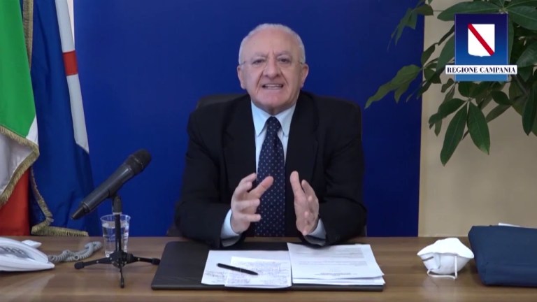 Campania – De Luca: “Cibo da asporto, siamo unica regione a sostenere attività chiuse” (19.04.20) Campania – De Luca: “Cibo da asporto, siamo unica regione a sostenere attività chiuse” (19.04.20)