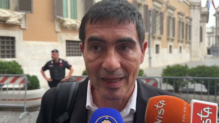 Nicola Fratoianni (SI): “Ha stravinto la linea Sangiuliano: l’ordine è non leggere!” Nicola Fratoianni (SI): “Ha stravinto la linea Sangiuliano: l’ordine è non leggere!”