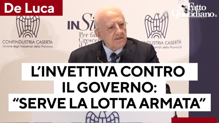 “Dobbiamo passare alla lotta armata, non dico che serva il lanciafiamme”: De Luca contro il governo “Dobbiamo passare alla lotta armata, non dico che serva il lanciafiamme”: De Luca contro il governo