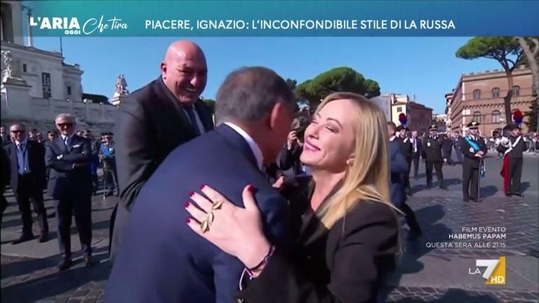 L’inconfondibile stile di Ignazio La Russa L’inconfondibile stile di Ignazio La Russa