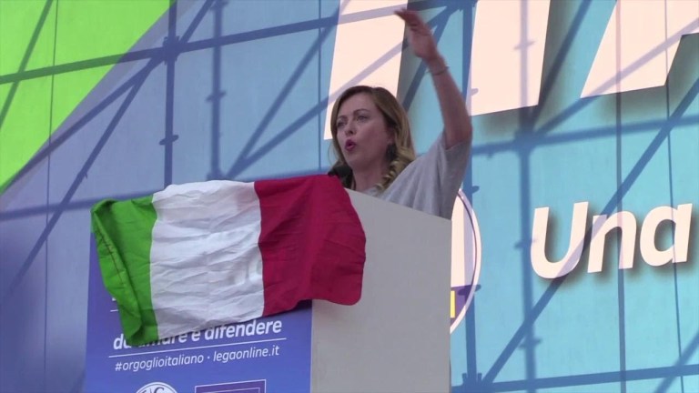 Centrodestra in piazza, Meloni contro gay e lgbt: “Sono una donna, sono cristiana” Centrodestra in piazza, Meloni contro gay e lgbt: “Sono una donna, sono cristiana”