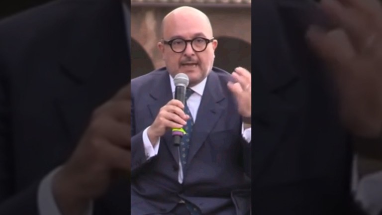 Il lapsus del ministro Sangiuliano: confonde Londra con New York #shorts #news Il lapsus del ministro Sangiuliano: confonde Londra con New York #shorts #news