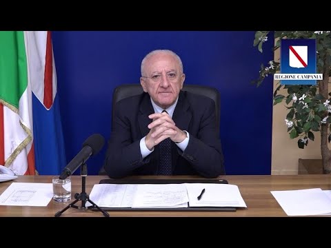 VINCENZO DE LUCA “DISTRUGGE” I 5 STELLE. VINCENZO DE LUCA “DISTRUGGE” I 5 STELLE.