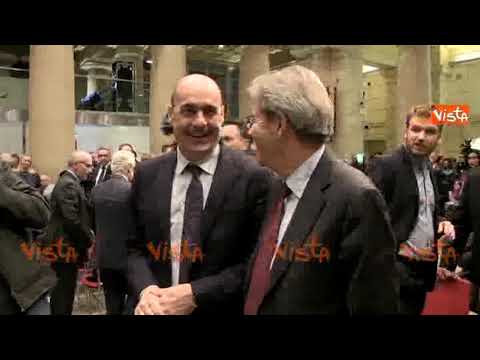 Primarie PD, Zingaretti e l’abbraccio con Gentiloni Primarie PD, Zingaretti e l’abbraccio con Gentiloni