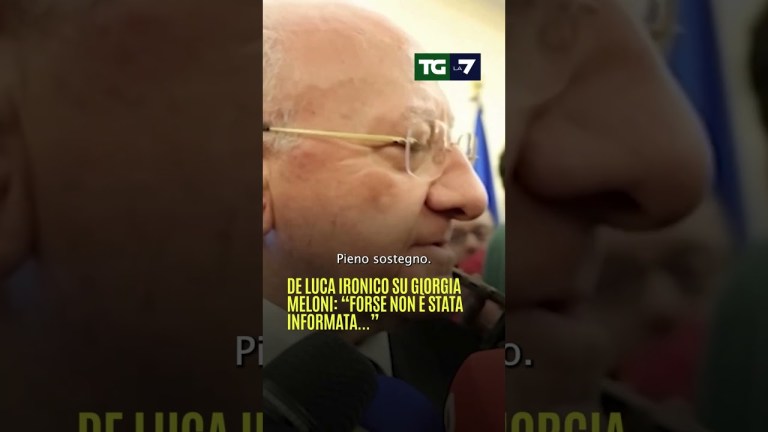 De Luca ironico su Giorgia #Meloni: “Forse non è stata informata…” De Luca ironico su Giorgia #Meloni: “Forse non è stata informata…”