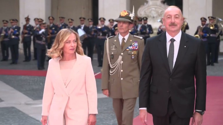 Incontro del Presidente Meloni con il Presidente della Repubblica dell’Azerbaigian Incontro del Presidente Meloni con il Presidente della Repubblica dell’Azerbaigian