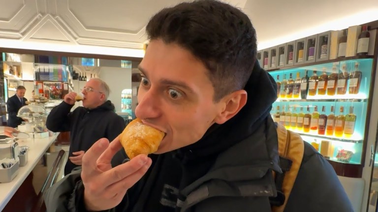 VOLO A NAPOLI PER UN WEEKEND !! VOLO A NAPOLI PER UN WEEKEND !!