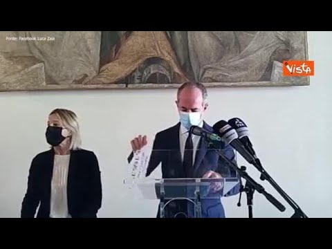 Zaia sbaglia i numeri dei tamponi e scherza: «Crozza non è bravo come me» Zaia sbaglia i numeri dei tamponi e scherza: «Crozza non è bravo come me»