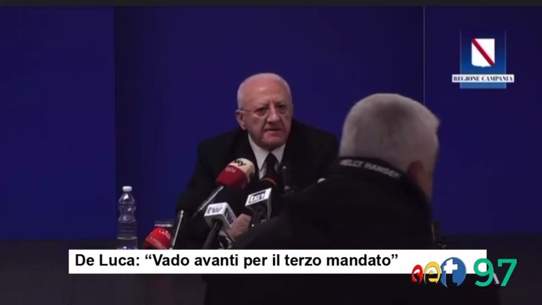 DE LUCA: “Vado avanti per il terzo mandato” DE LUCA: “Vado avanti per il terzo mandato”