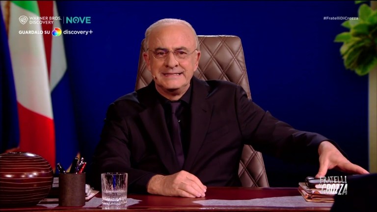 Crozza De Luca e i soldi che lo stato deve alla Regione Campania…rigorosamente in contanti! Crozza De Luca e i soldi che lo stato deve alla Regione Campania…rigorosamente in contanti!