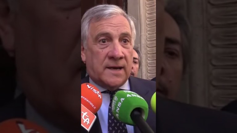 Tajani ricorda Berlusconi: «Le sue idee sono presenti» #shorts #news Tajani ricorda Berlusconi: «Le sue idee sono presenti» #shorts #news