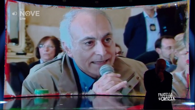 Ilva, Crozza e la figuraccia di Di Maio a Taranto: “ministro mi guardi” Ilva, Crozza e la figuraccia di Di Maio a Taranto: “ministro mi guardi”