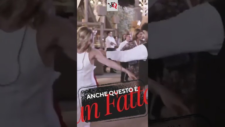 MELONI SCATENATA BALLA LA PIZZICA ALLA FESTA DI CHIUSURA DEL G7 #news #shorts MELONI SCATENATA BALLA LA PIZZICA ALLA FESTA DI CHIUSURA DEL G7 #news #shorts