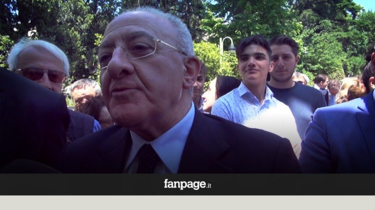 Figlio boss candidato per Valente, De Luca: “Voi giornalisti vi appassionate alle parole” Figlio boss candidato per Valente, De Luca: “Voi giornalisti vi appassionate alle parole”