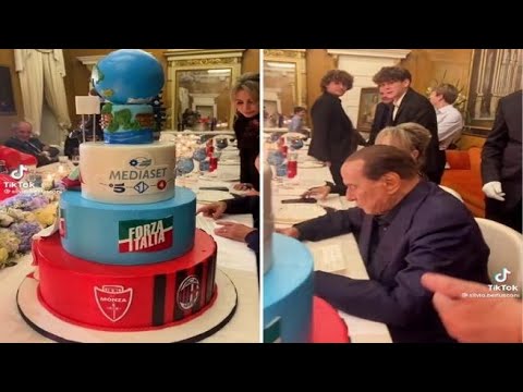 «Le quattro vite del presidente», la maxi torta per il compleanno di Berlusconi «Le quattro vite del presidente», la maxi torta per il compleanno di Berlusconi