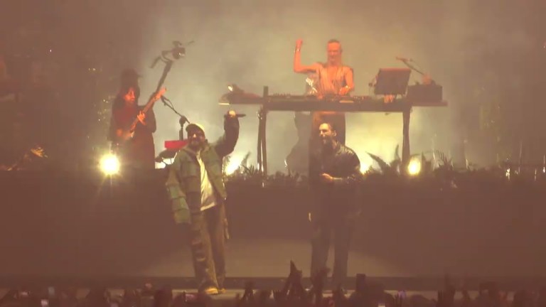 MACE – Fuoco di paglia (feat Marco Mengoni, Frah Quintale, Gemitaiz) – Live in Milan 18 October 2024 MACE – Fuoco di paglia (feat Marco Mengoni, Frah Quintale, Gemitaiz) – Live in Milan 18 October 2024