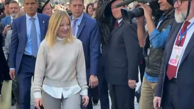 Giorgia Meloni al Raduno dei Bersaglieri Giorgia Meloni al Raduno dei Bersaglieri