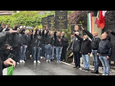 Neofascisti commemorano Mussolini sul lago di Como, La Russa: “Scurati fa i soldi con i suoi libri” Neofascisti commemorano Mussolini sul lago di Como, La Russa: “Scurati fa i soldi con i suoi libri”